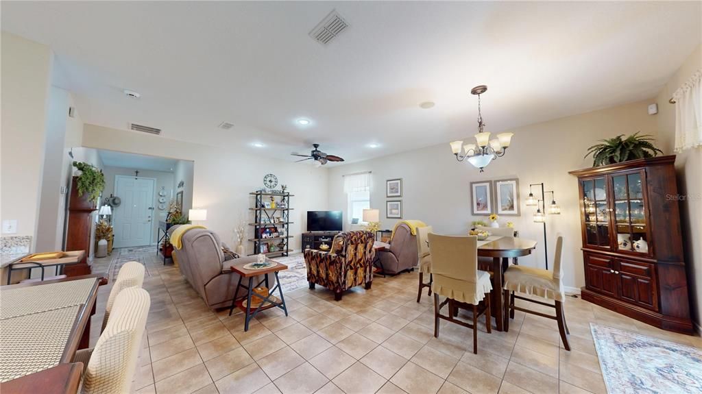 Activo con contrato: $299,900 (3 camas, 2 baños, 1465 Pies cuadrados)