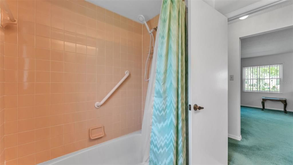 For Sale: $230,000 (2 beds, 2 baths, 1179 Square Feet)