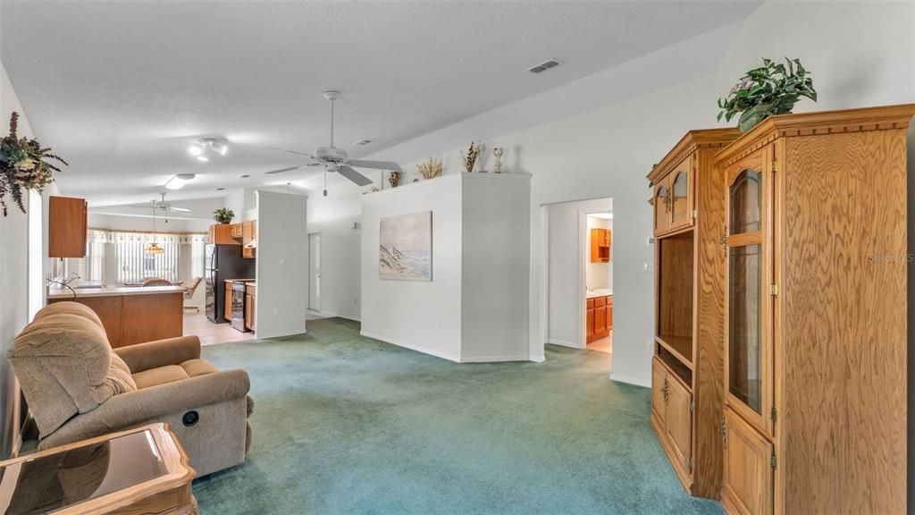 For Sale: $230,000 (2 beds, 2 baths, 1179 Square Feet)