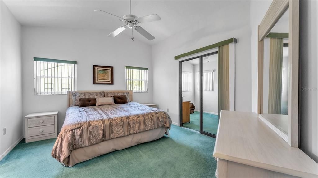 For Sale: $230,000 (2 beds, 2 baths, 1179 Square Feet)