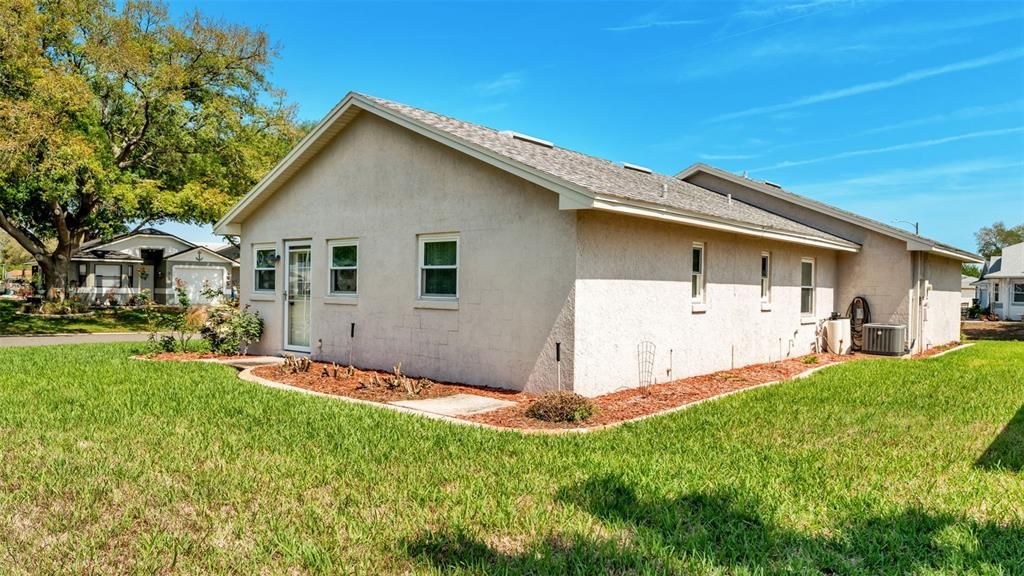 For Sale: $230,000 (2 beds, 2 baths, 1179 Square Feet)