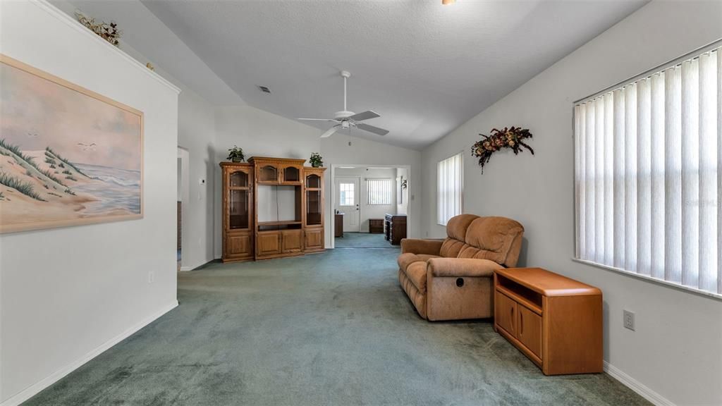 For Sale: $230,000 (2 beds, 2 baths, 1179 Square Feet)