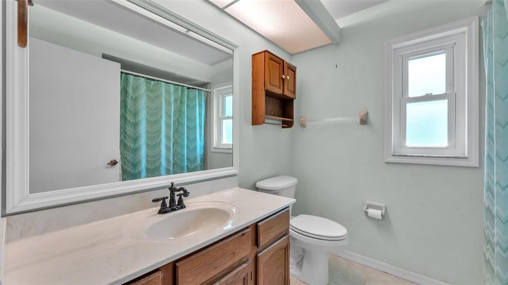 For Sale: $230,000 (2 beds, 2 baths, 1179 Square Feet)