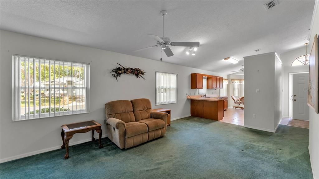 For Sale: $230,000 (2 beds, 2 baths, 1179 Square Feet)