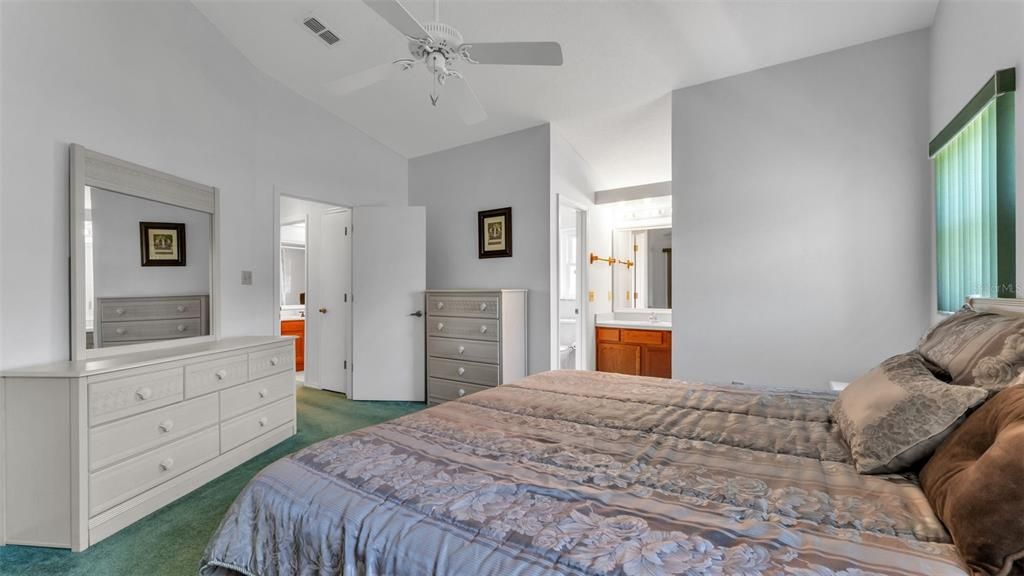 For Sale: $230,000 (2 beds, 2 baths, 1179 Square Feet)