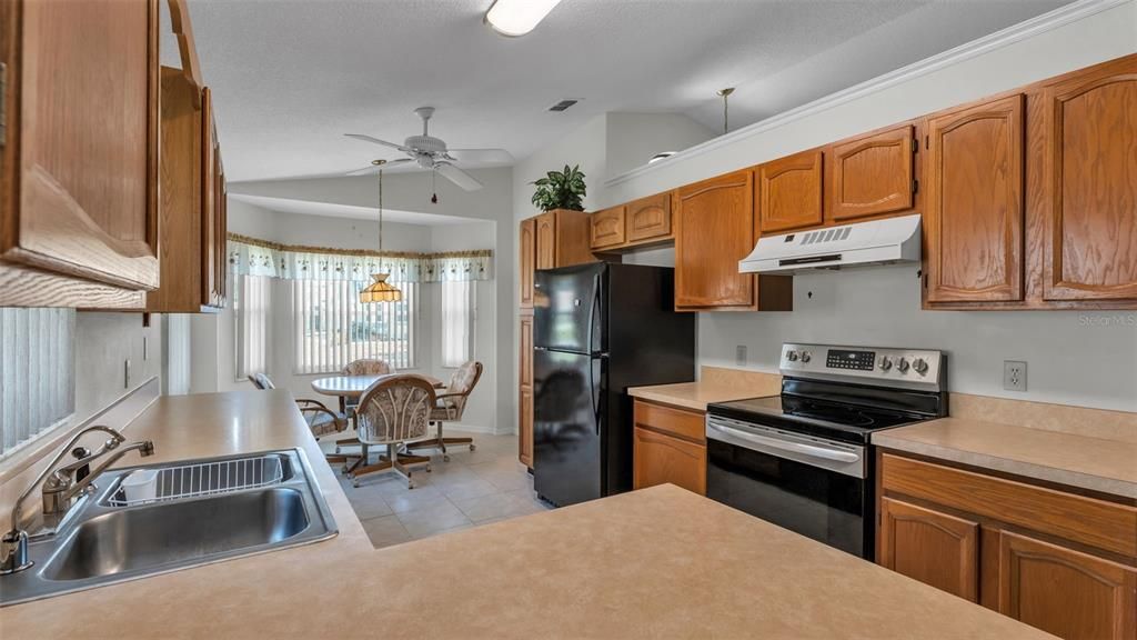 For Sale: $230,000 (2 beds, 2 baths, 1179 Square Feet)