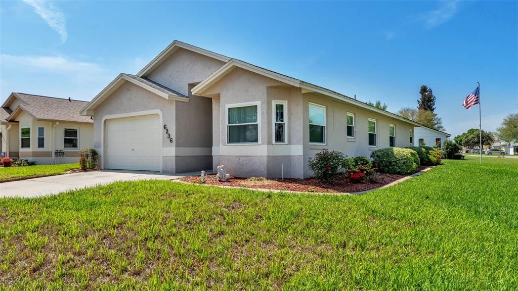 For Sale: $230,000 (2 beds, 2 baths, 1179 Square Feet)