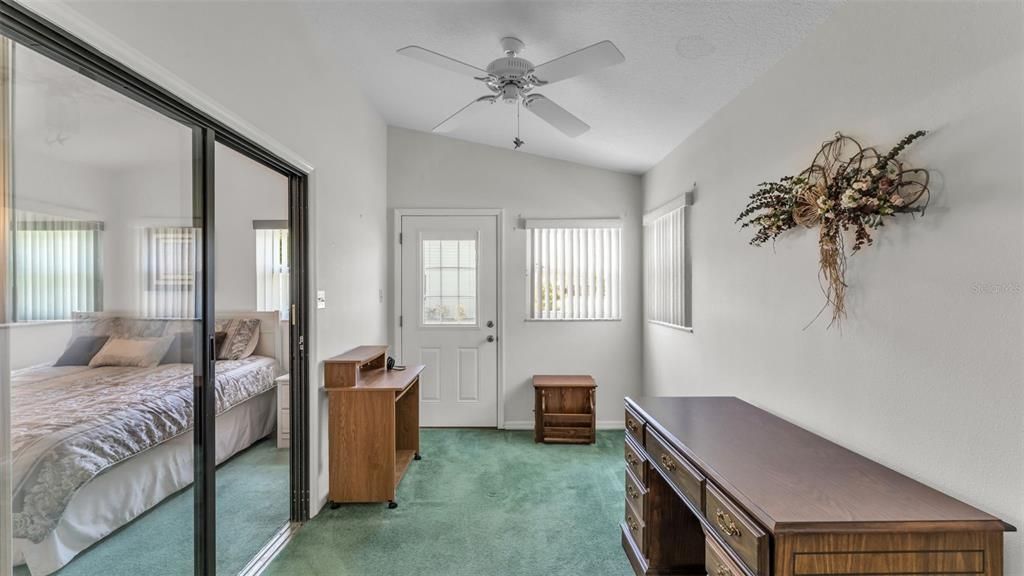 For Sale: $230,000 (2 beds, 2 baths, 1179 Square Feet)