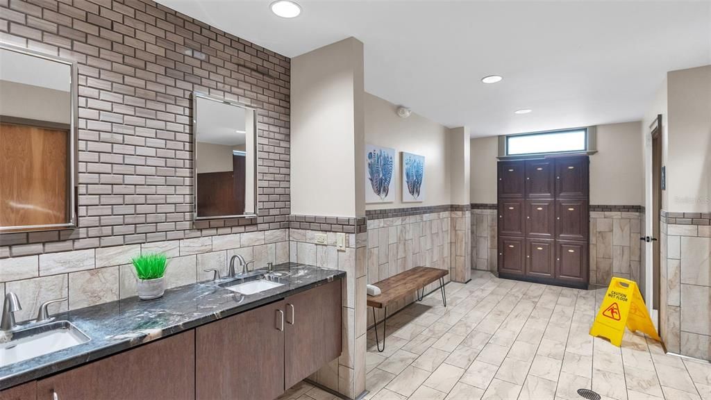 For Sale: $230,000 (2 beds, 2 baths, 1179 Square Feet)