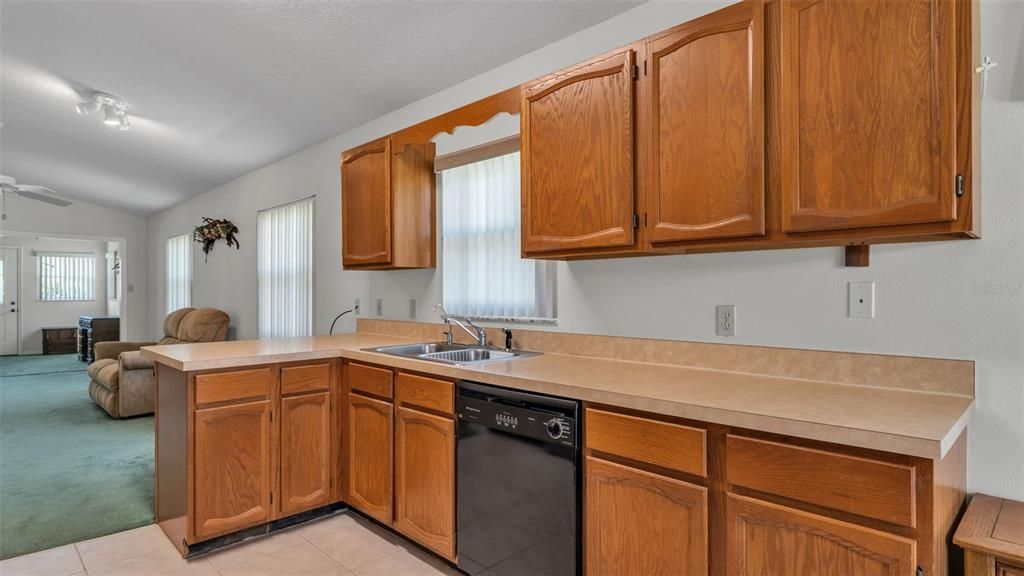 For Sale: $230,000 (2 beds, 2 baths, 1179 Square Feet)