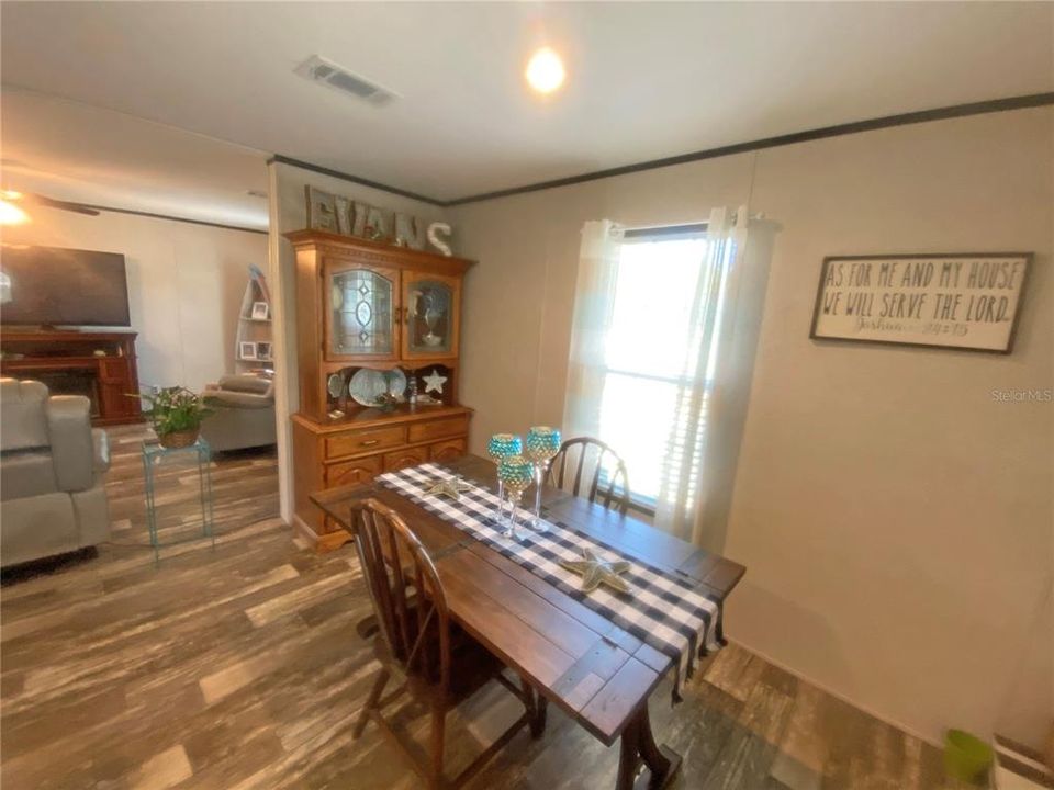 En Venta: $275,000 (3 camas, 2 baños, 1296 Pies cuadrados)