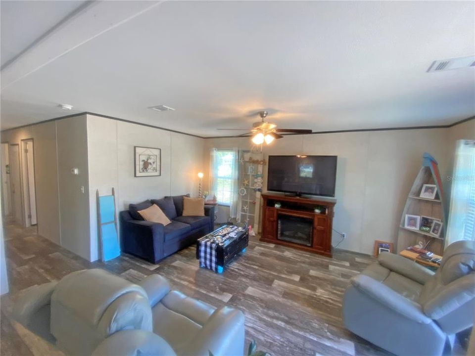 En Venta: $275,000 (3 camas, 2 baños, 1296 Pies cuadrados)