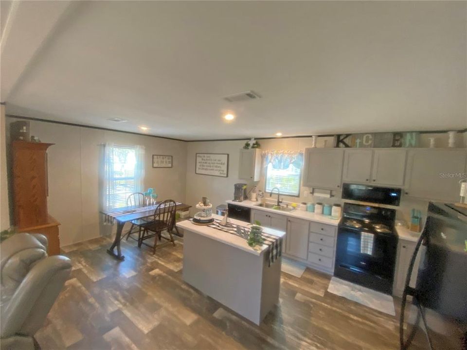 En Venta: $275,000 (3 camas, 2 baños, 1296 Pies cuadrados)