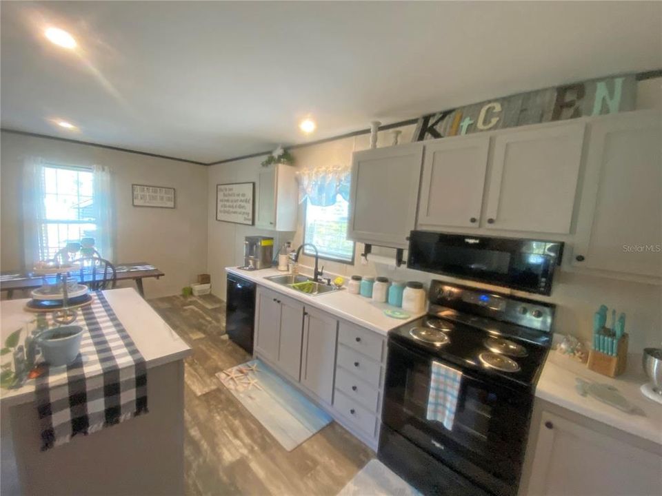 En Venta: $275,000 (3 camas, 2 baños, 1296 Pies cuadrados)