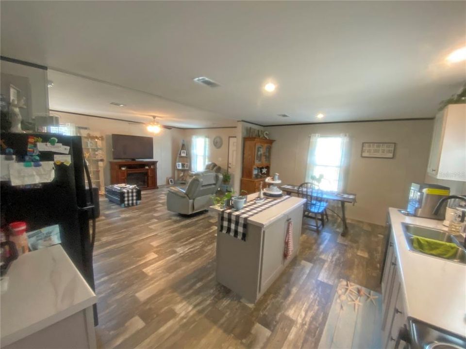 En Venta: $275,000 (3 camas, 2 baños, 1296 Pies cuadrados)