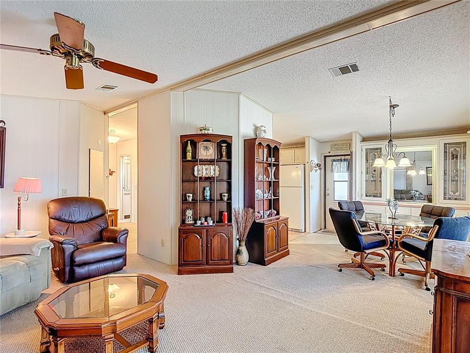 For Sale: $120,000 (2 beds, 2 baths, 1066 Square Feet)