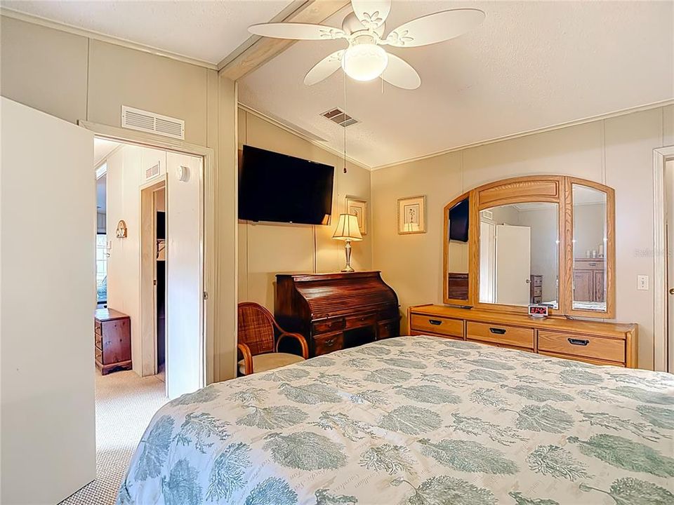 For Sale: $120,000 (2 beds, 2 baths, 1066 Square Feet)
