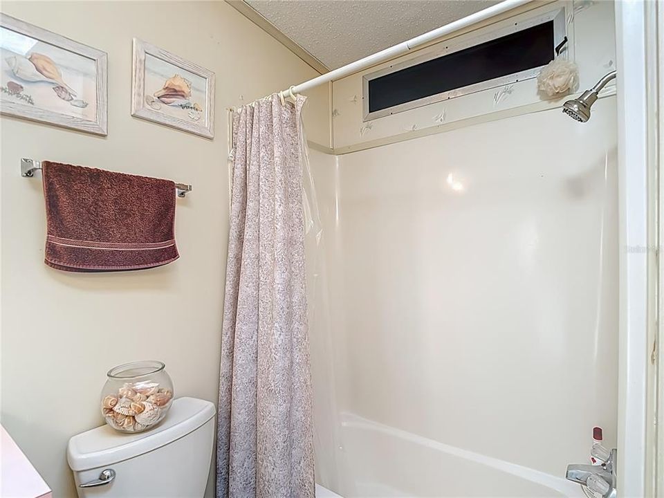 For Sale: $120,000 (2 beds, 2 baths, 1066 Square Feet)
