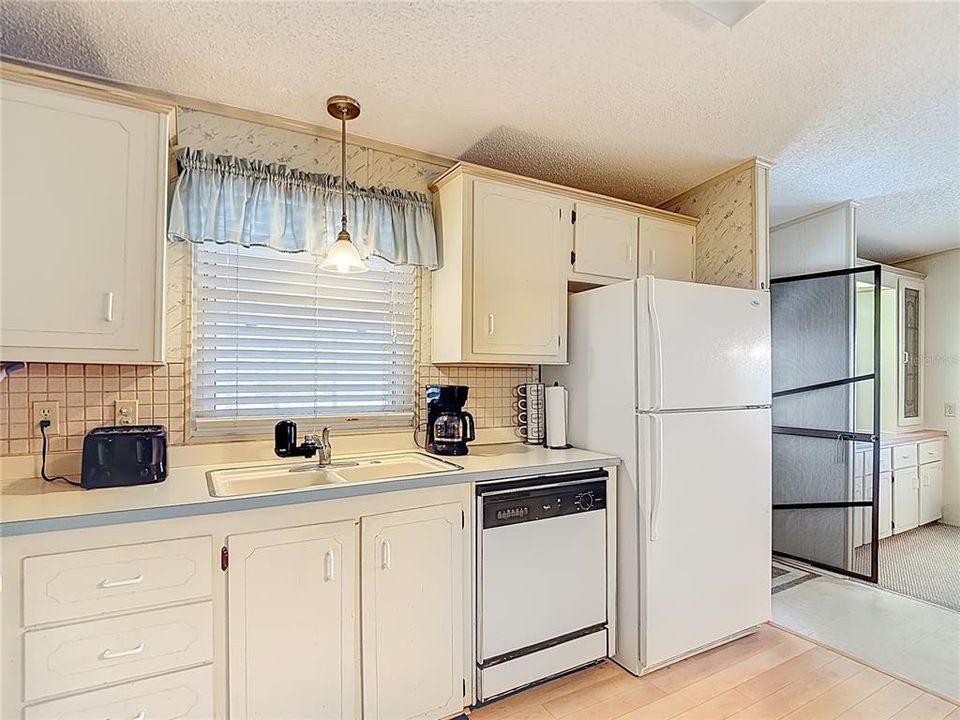 For Sale: $120,000 (2 beds, 2 baths, 1066 Square Feet)