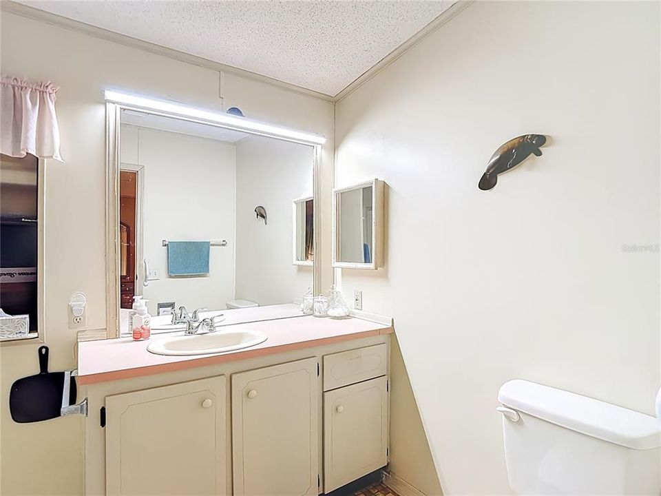 For Sale: $120,000 (2 beds, 2 baths, 1066 Square Feet)