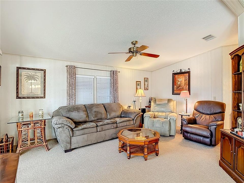 For Sale: $120,000 (2 beds, 2 baths, 1066 Square Feet)
