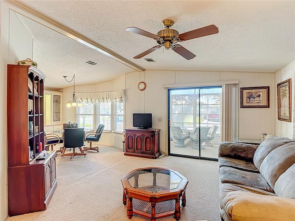 For Sale: $120,000 (2 beds, 2 baths, 1066 Square Feet)