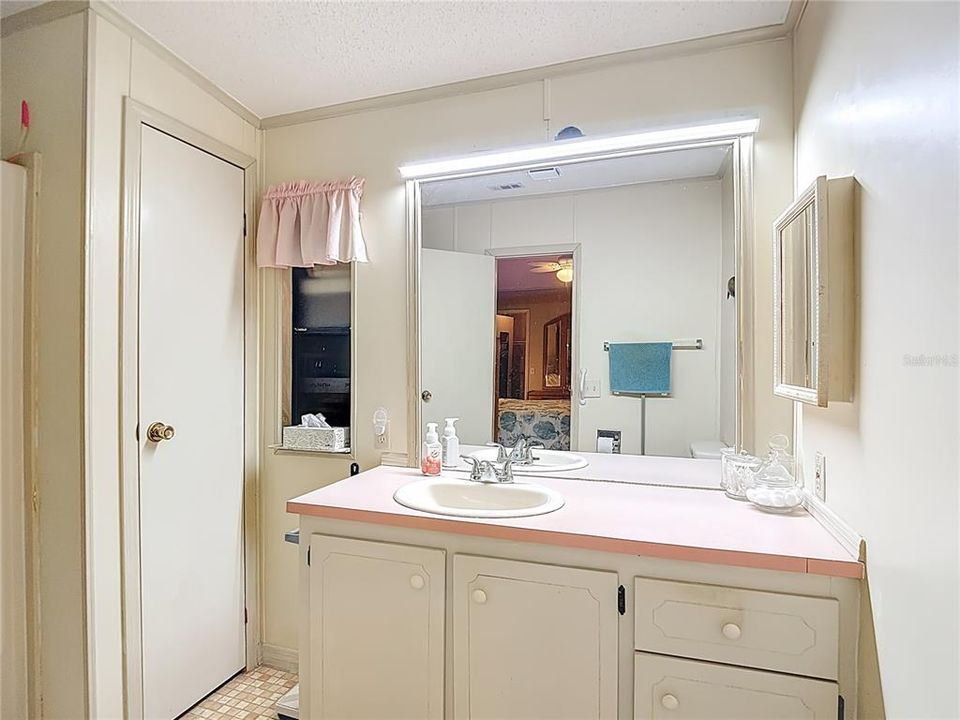 For Sale: $120,000 (2 beds, 2 baths, 1066 Square Feet)
