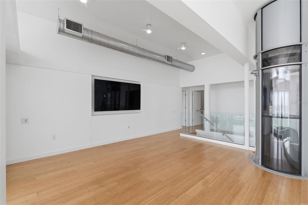 Activo con contrato: $2,200,000 (4 camas, 4 baños, 3390 Pies cuadrados)