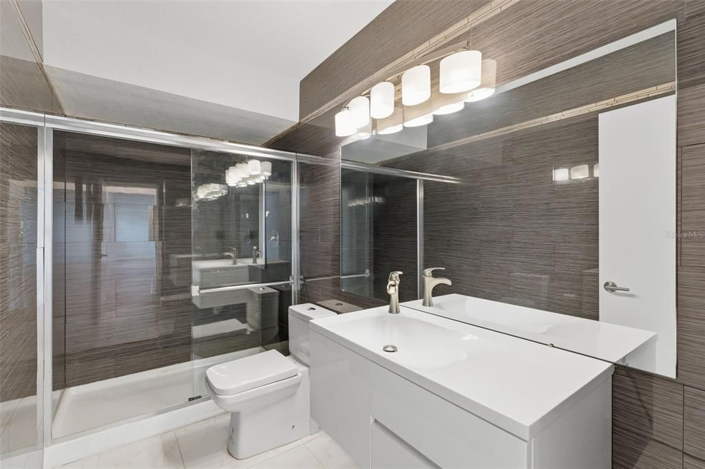 Activo con contrato: $2,200,000 (4 camas, 4 baños, 3390 Pies cuadrados)