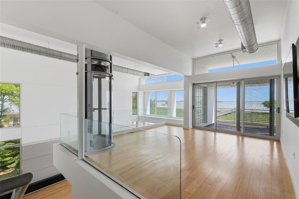 Activo con contrato: $2,200,000 (4 camas, 4 baños, 3390 Pies cuadrados)