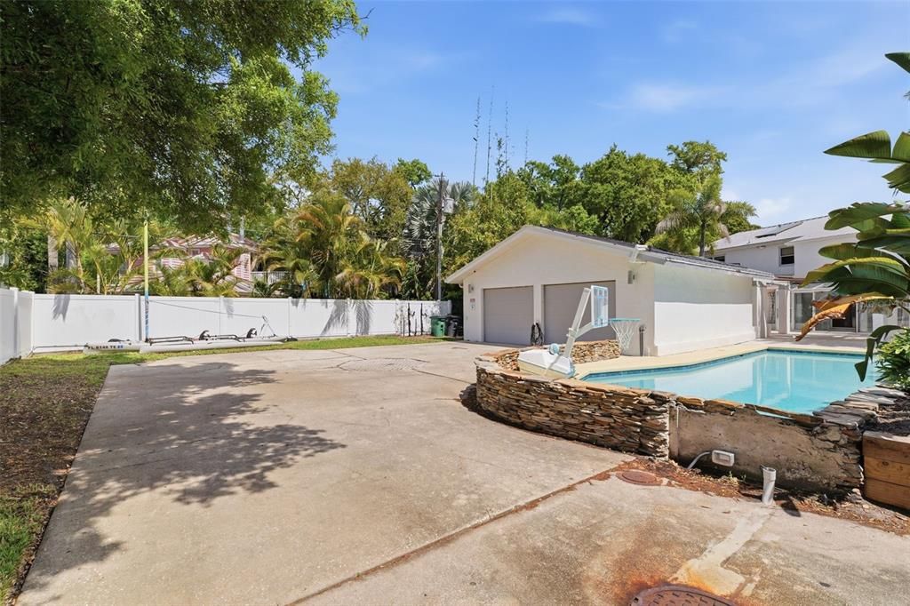 Activo con contrato: $2,200,000 (4 camas, 4 baños, 3390 Pies cuadrados)