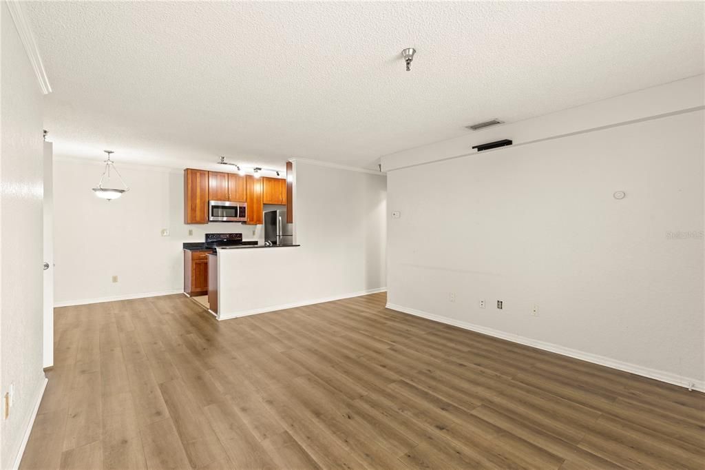 Active With Contract: $130,000 (2 beds, 2 baths, 1015 Square Feet)