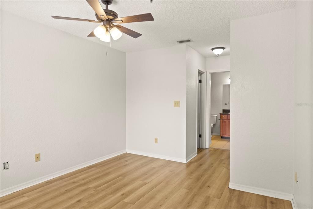 Active With Contract: $130,000 (2 beds, 2 baths, 1015 Square Feet)