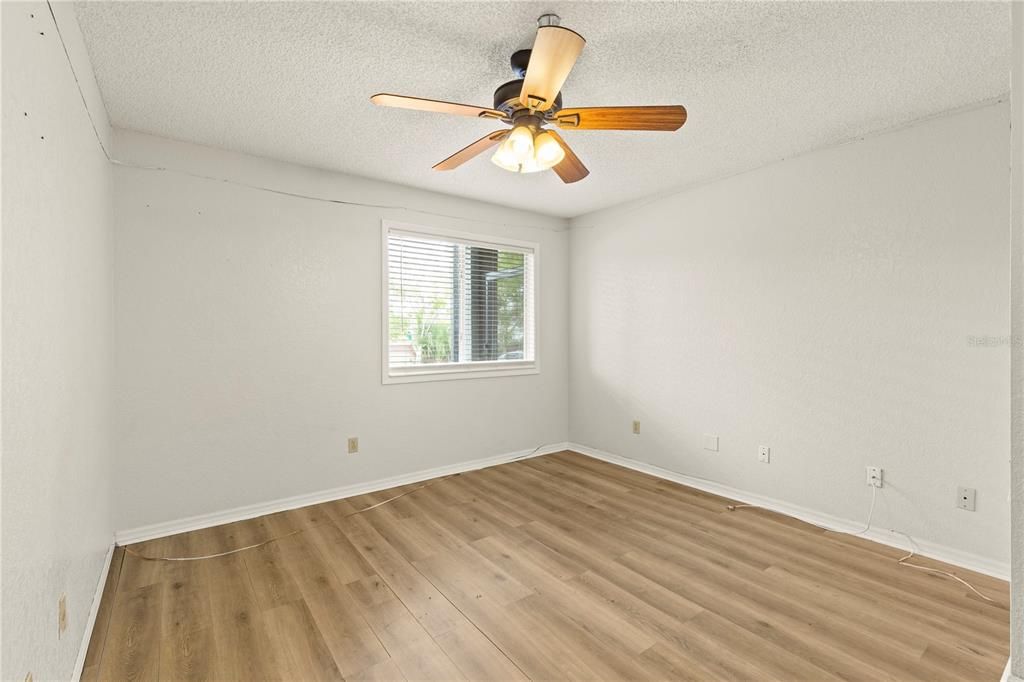 Active With Contract: $130,000 (2 beds, 2 baths, 1015 Square Feet)