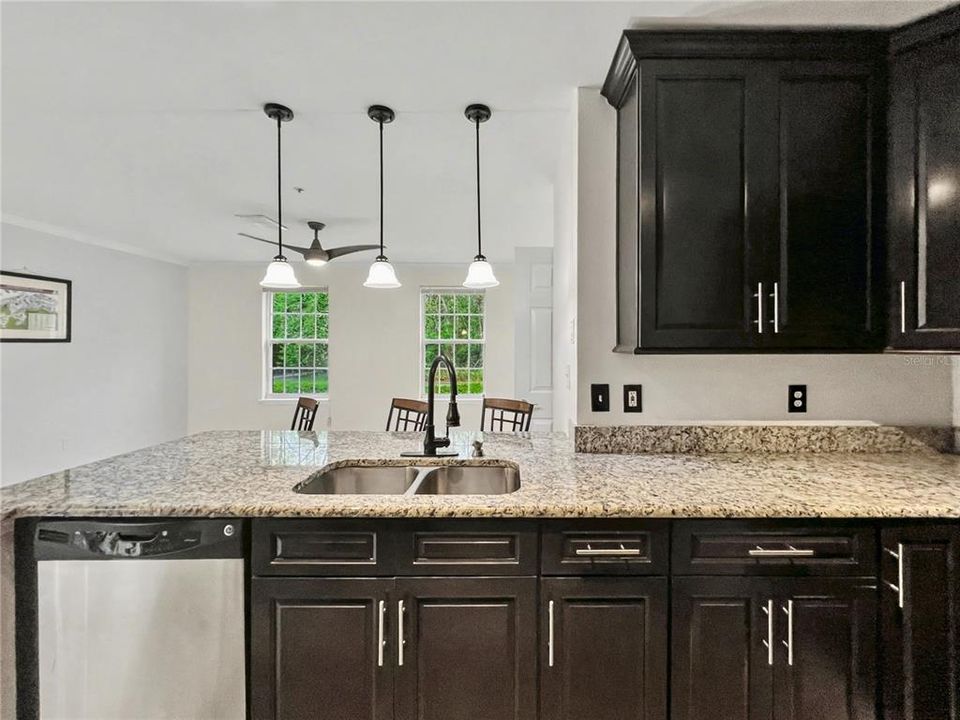 En Venta: $530,000 (4 camas, 2 baños, 1878 Pies cuadrados)