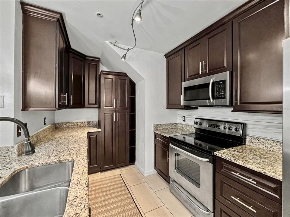 En Venta: $530,000 (4 camas, 2 baños, 1878 Pies cuadrados)