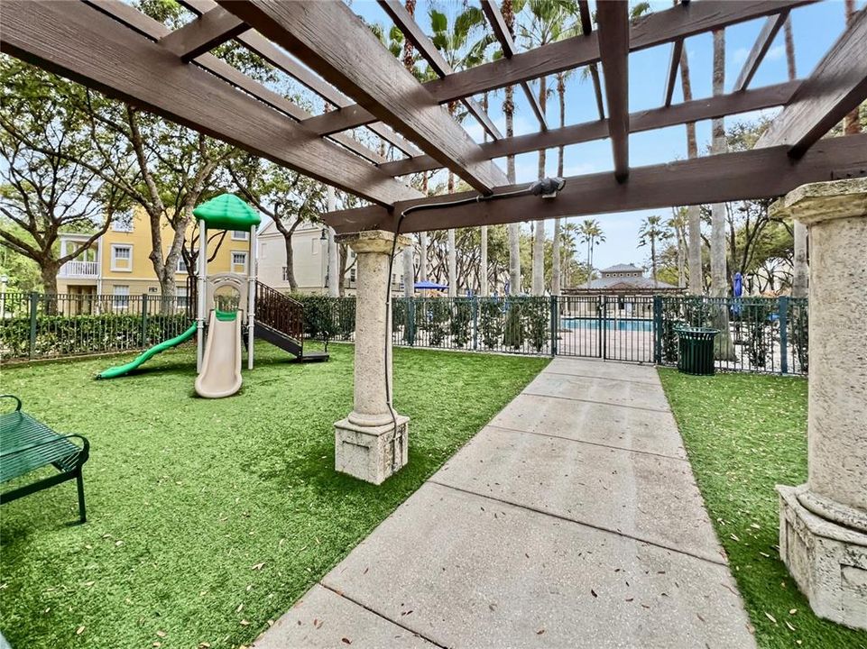 En Venta: $530,000 (4 camas, 2 baños, 1878 Pies cuadrados)