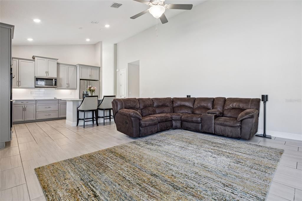 For Sale: $410,000 (4 beds, 2 baths, 2162 Square Feet)