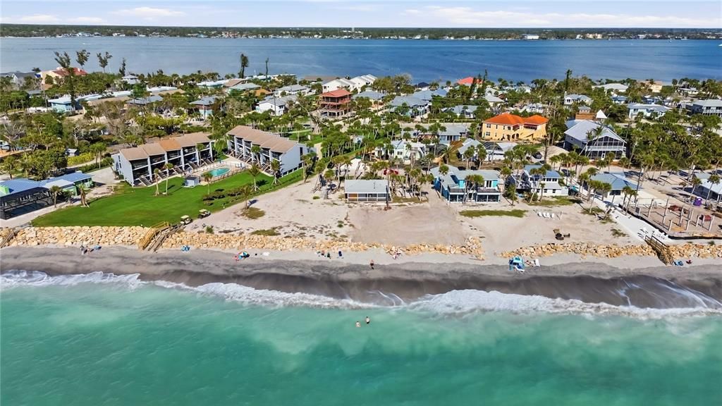 На продажу: $1,495,000 (0.26 acres)