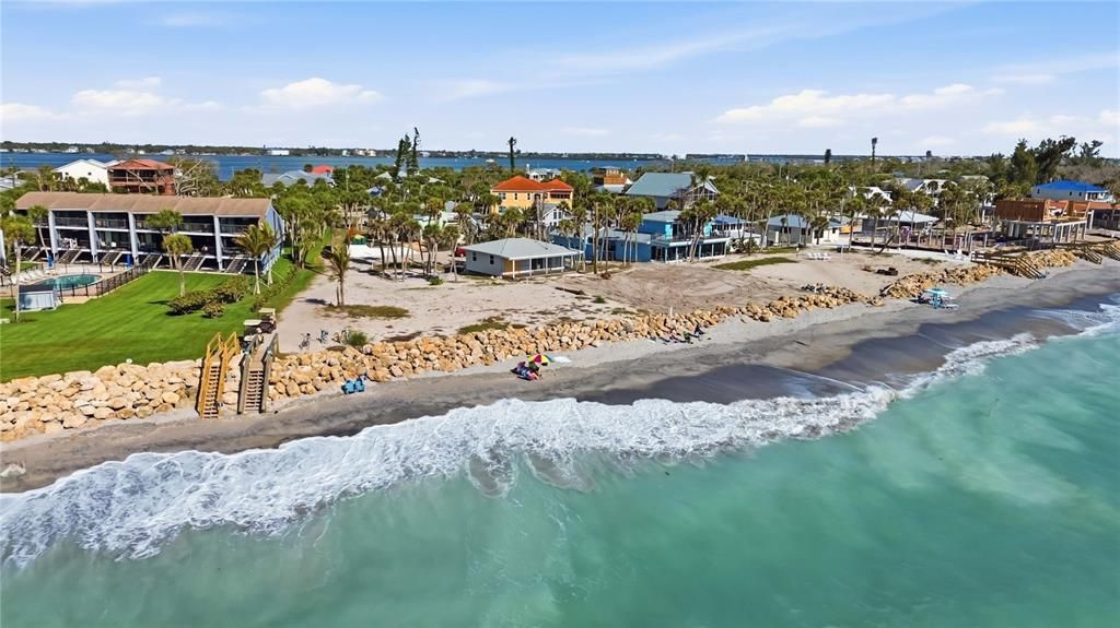 На продажу: $1,495,000 (0.26 acres)