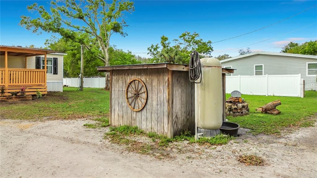 На продажу: $300,000 (4 спален, 2 ванн, 1568 Квадратных фут)