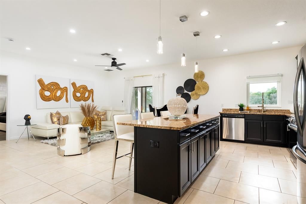 En Venta: $465,000 (4 camas, 2 baños, 2464 Pies cuadrados)