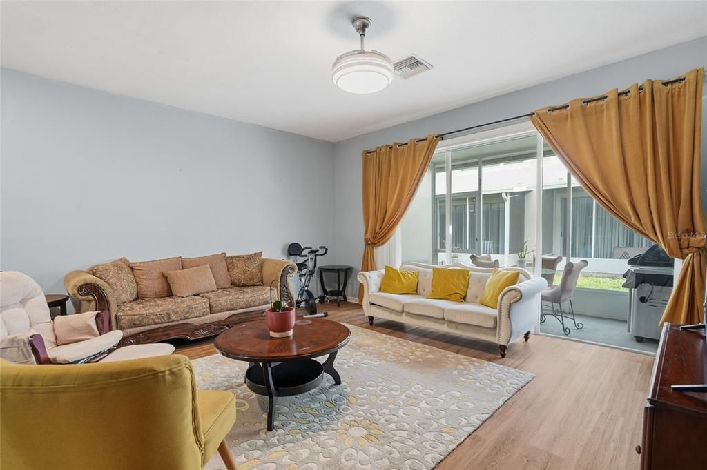 На продажу: $275,000 (3 спален, 2 ванн, 1588 Квадратных фут)