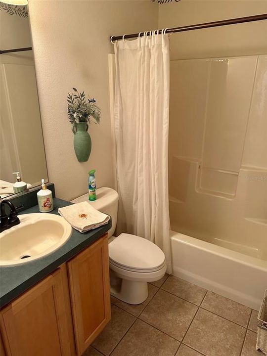 Activo con contrato: $399,900 (3 camas, 2 baños, 1880 Pies cuadrados)