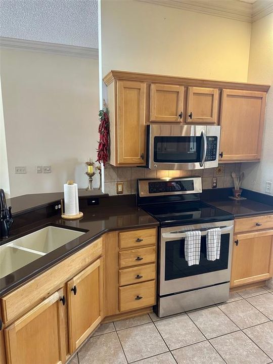 Activo con contrato: $399,900 (3 camas, 2 baños, 1880 Pies cuadrados)