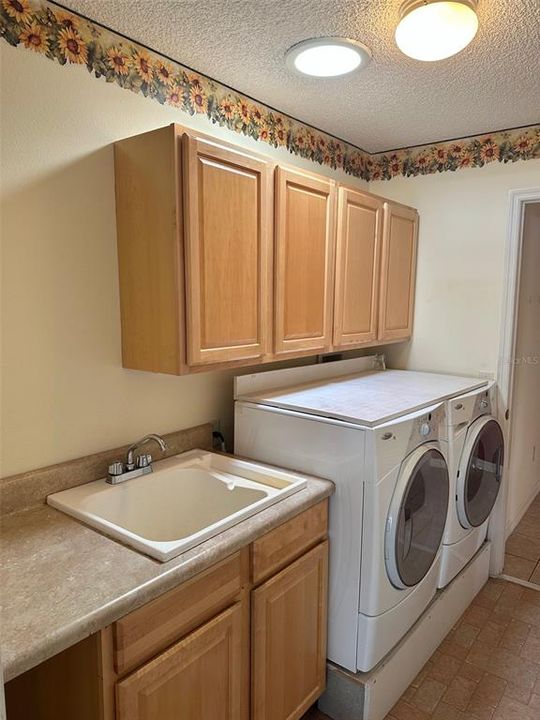 Activo con contrato: $399,900 (3 camas, 2 baños, 1880 Pies cuadrados)
