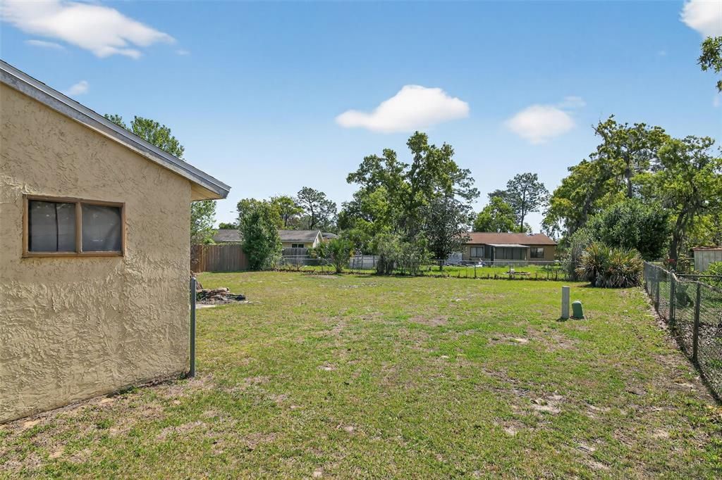 For Sale: $169,000 (2 beds, 1 baths, 904 Square Feet)