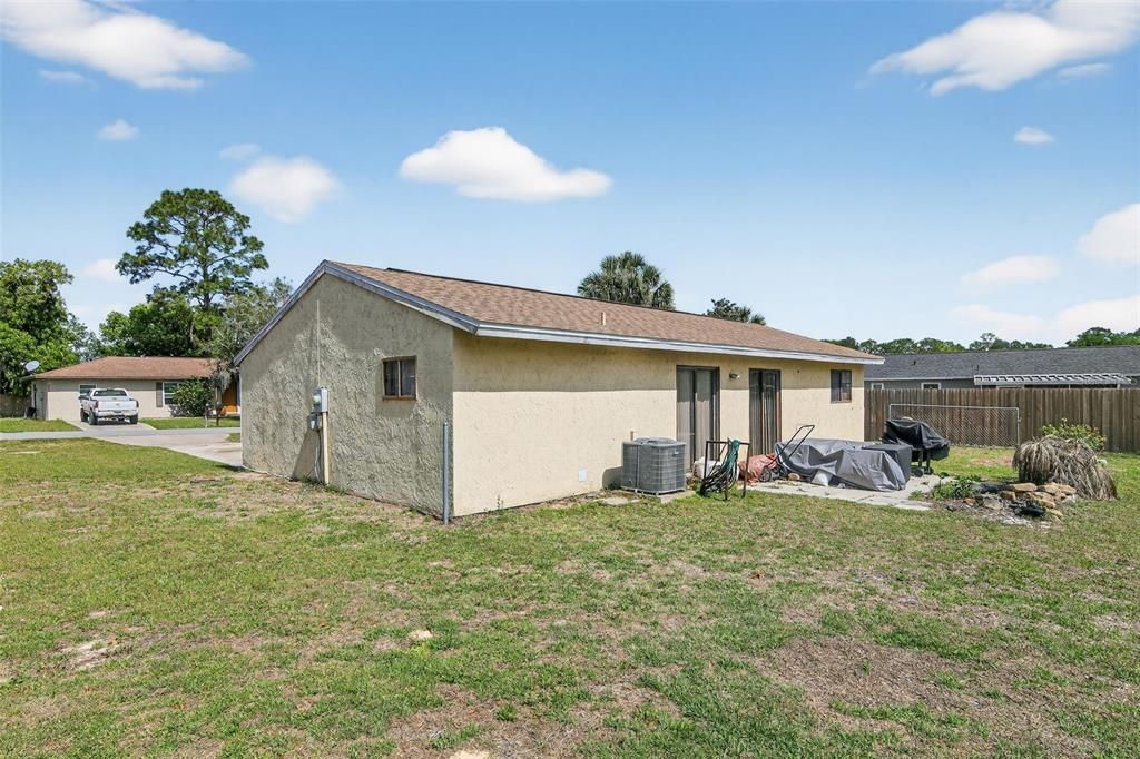 For Sale: $169,000 (2 beds, 1 baths, 904 Square Feet)