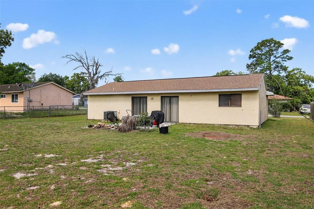 For Sale: $169,000 (2 beds, 1 baths, 904 Square Feet)