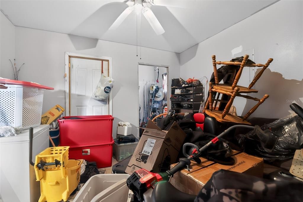 For Sale: $169,000 (2 beds, 1 baths, 904 Square Feet)